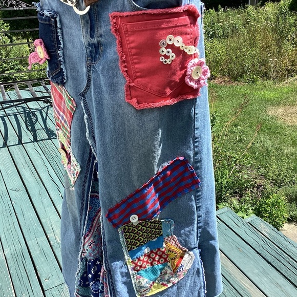 Upcycled denim jean patchwork / button embellished boho cottagecore maxiskirt 29 - Picture 4 of 15